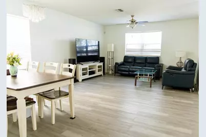 7951 Carriage Pointe Drive, Gibsonton, FL 33534 - Photo 9