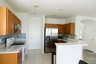 7951 Carriage Pointe Dr, Gibsonton, FL 33534 - Photo 11