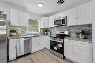 7691 14th St N, Saint Petersburg, FL 33702 - Photo 9