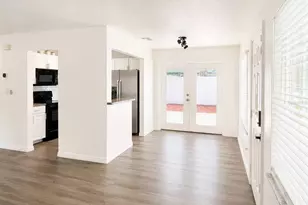 10004 N 23rd St, Tampa, FL 33612 - Photo 9