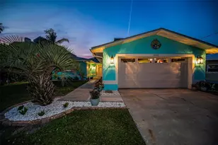 1626 Seabreeze Dr, Tarpon Springs, FL 34689 - Photo 13
