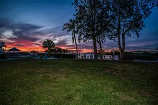 1626 Seabreeze Dr, Tarpon Springs, FL 34689 - Photo 3