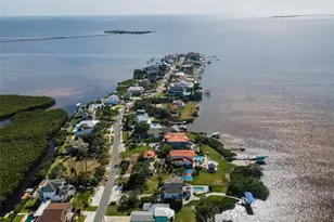 1626 Seabreeze Dr, Tarpon Springs, FL 34689 - Photo 3