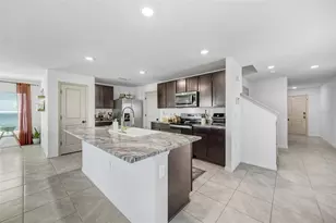 37092 Kings Crown Dr, Zephyrhills, FL 33541 - Photo 9