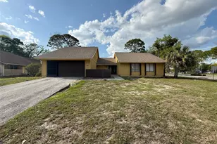 9085 Heather Blvd, Weeki Wachee, FL 34613 - Photo 1