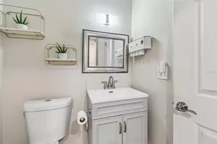 7705 Jackson Springs Rd, Tampa, FL 33615 - Photo 17