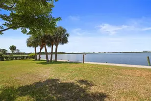 11930 W Bayshore Dr, Crystal River, FL 34429 - Photo 9