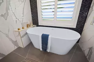 11930 W Bayshore Dr, Crystal River, FL 34429 - Photo 15