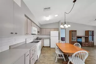 37730 Alissa Dr, Zephyrhills, FL 33542 - Photo 7