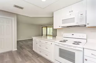 513 Fairways Cir, Ocala, FL 34472 - Photo 11