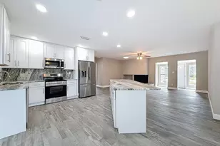 4221 Shore Acres Blvd NE, Saint Petersburg, FL 33703 - Photo 11