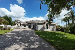 2120 Southern Oaks Ln, Lakeland, FL 33813 - Photo 1