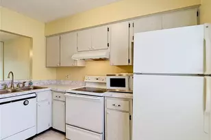11132 Pembridge Ct, Port Richey, FL 34668 - Photo 11