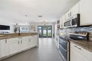 7510 Maroon Peak Dr, Ruskin, FL 33573 - Photo 11