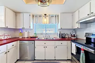 7810 Vienna Ln, Port Richey, FL 34668 - Photo 23