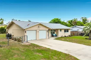 1225 NE 2nd St, Crystal River, FL 34429 - Photo 3