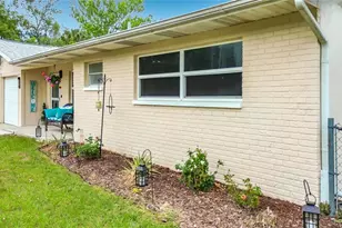 1225 NE 2nd St, Crystal River, FL 34429 - Photo 5