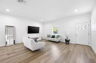 524 Grosse Ave Ave, Tarpon Springs, FL 34689 - Photo 3