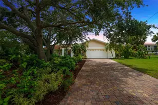 8143 Channel Dr, Port Richey, FL 34668 - Photo 9