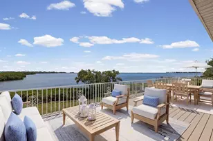 1647 Seabreeze Dr, Tarpon Springs, FL 34689 - Photo 3