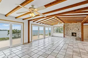 1647 Seabreeze Dr, Tarpon Springs, FL 34689 - Photo 15