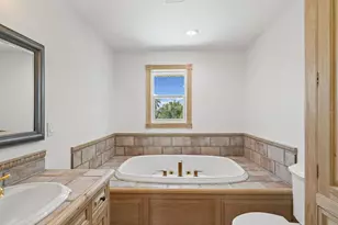 1647 Seabreeze Dr, Tarpon Springs, FL 34689 - Photo 25