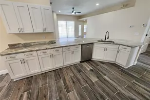 29545 Morwen Pl, Wesley Chapel, FL 33543 - Photo 9