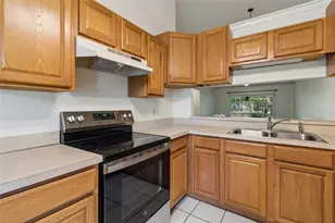 3410 Laurel Dale Dr, Tampa, FL 33618 - Photo 39