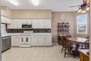 18109 Tiverton Ct, Hudson, FL 34667 - Photo 3