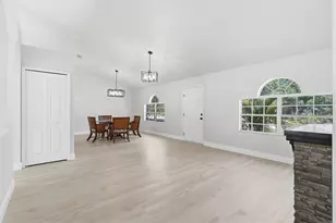 18063 Parrot Rd, Weeki Wachee, FL 34614 - Photo 7