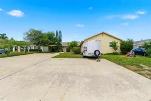 3052 Park Ln, Dunedin, FL 34698 - Photo 3