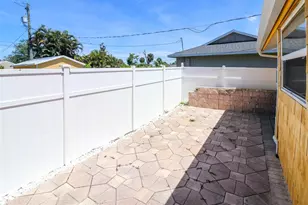 582 Ridgewood St NW, Port Charlotte, FL 33952 - Photo 7