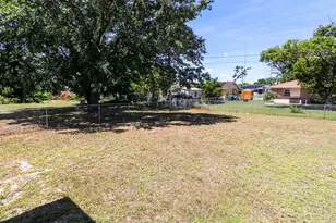 582 Ridgewood St NW, Port Charlotte, FL 33952 - Photo 5