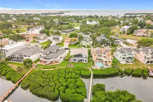 2021 N Pointe Alexis Dr, Tarpon Springs, FL 34689 - Photo 9