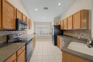 366 Barrington Ct, Spring Hill, FL 34609 - Photo 19