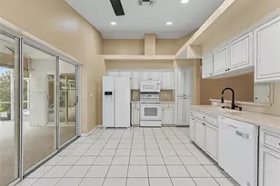 10439 Casa Grande Cir, Spring Hill, FL 34608 - Photo 11
