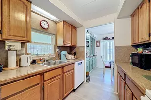 5206 Wisteria Cir, New Port Richey, FL 34653 - Photo 11