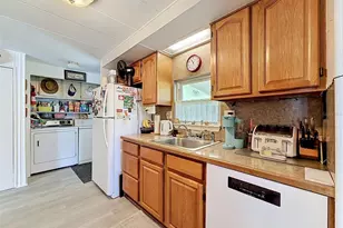 5206 Wisteria Cir, New Port Richey, FL 34653 - Photo 9
