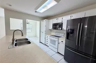 10849 Lakeview Dr, New Port Richey, FL 34654 - Photo 9