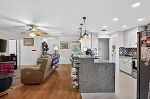 12293 Wolf Den Rd, Weeki Wachee, FL 34614 - Photo 11