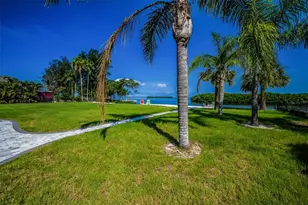 1620 Seabreeze Dr, Tarpon Springs, FL 34689 - Photo 85