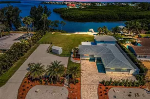 1620 Seabreeze Dr, Tarpon Springs, FL 34689 - Photo 1
