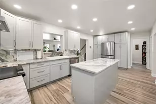 1620 Seabreeze Dr, Tarpon Springs, FL 34689 - Photo 23