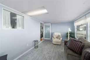 1027 Vermont Ave, Lady Lake, FL 32159 - Photo 9