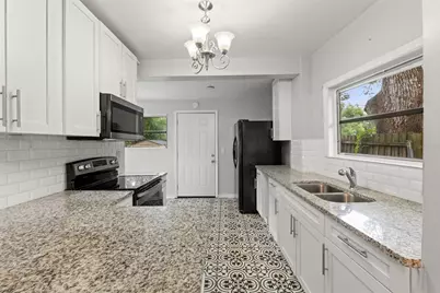 5518 11th Street, Zephyrhills, FL 33542 - Photo 17