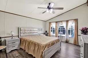 1424 Cross Bow Ln, Spring Hill, FL 34607 - Photo 5