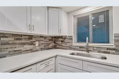 5900 22nd Avenue N #8, Saint Petersburg, FL 33710 - Photo 5
