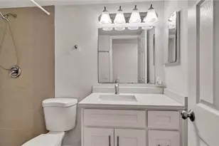 5900 22nd Ave N, Saint Petersburg, FL 33710 - Photo 15