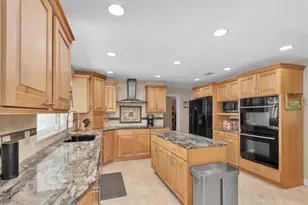 1350 Fairway Dr, Dunedin, FL 34698 - Photo 11