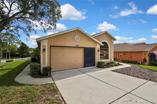 11103 Cherrywood Ct, Spring Hill, FL 34609 - Photo 3